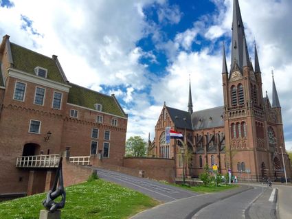 Kasteel en kerk woerden