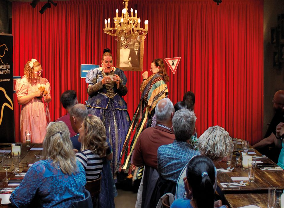 Theaterdiners voor groepen van 8 tot 150 gasten.