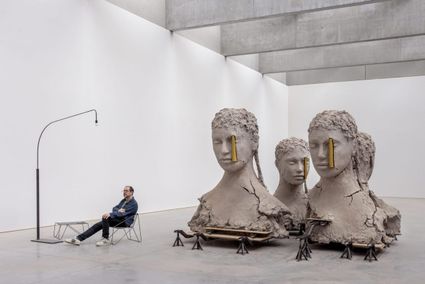 Portret van de kunstenaar Mark Manders