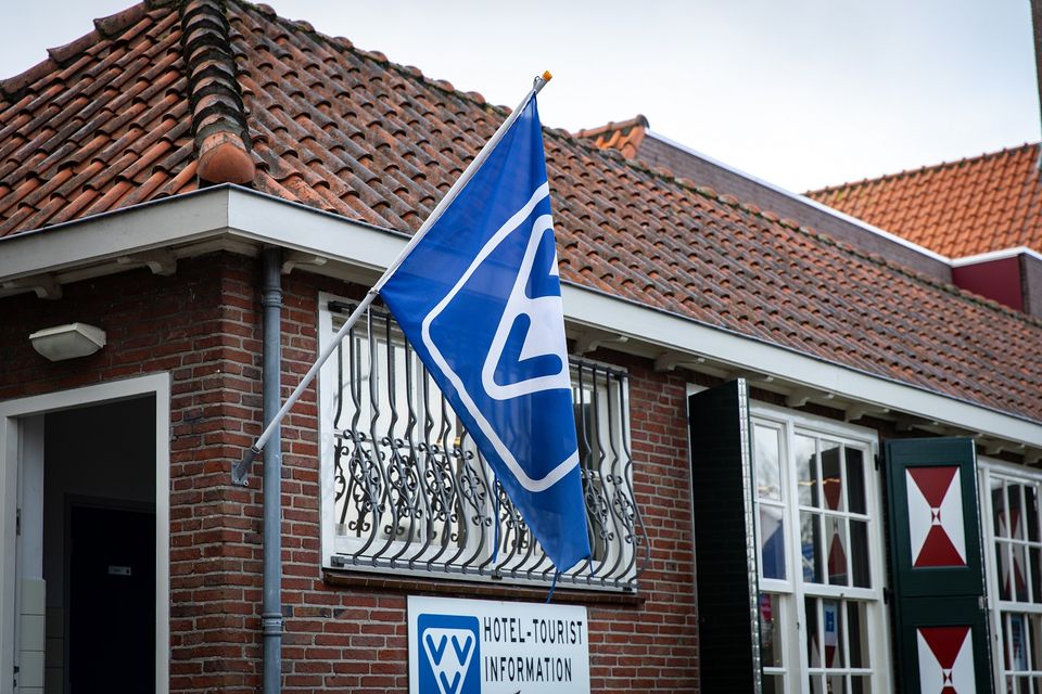 De VVV vlag bij VVV Volendam