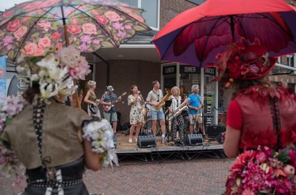 Swingterras Sneek met band SKATT