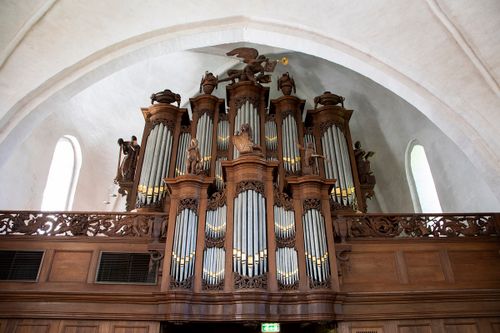 Foto van de kerk en het orgel in Eenrum, in opdracht van Erfgoedpartners. Foto: Huisman Media - Licentie: CC BY-SA 4.0