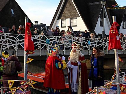 Sinterklaas in Blaricum, aankomst per reddingsboot