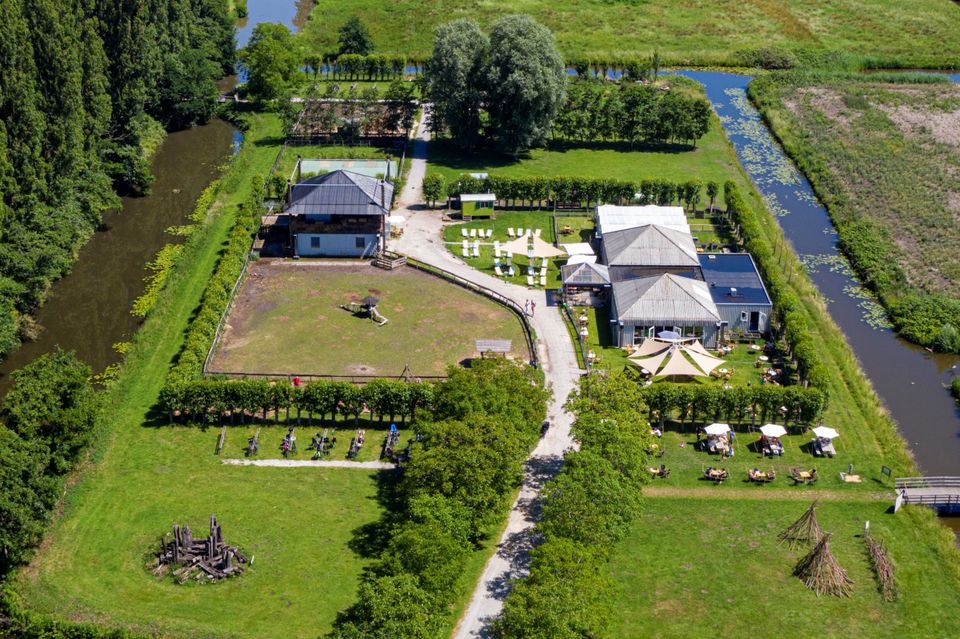 Aerial photograph of the Tuin van de smid restaurant in Polderpark Cronesteyn in Leiden