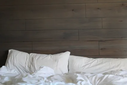 rommelig bed