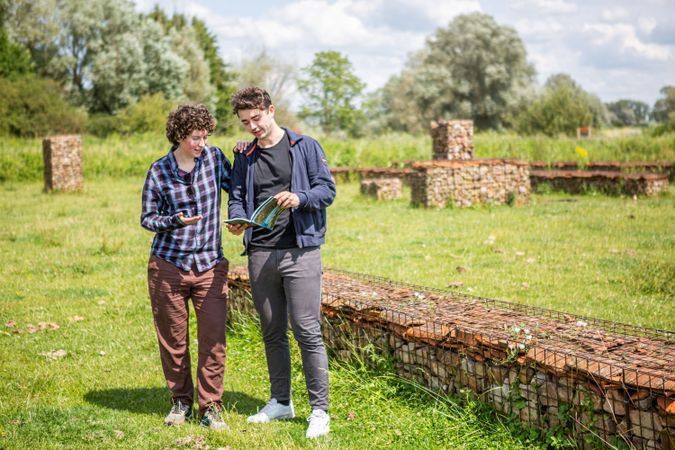 Bezoekers bij castellum Meinerswijk