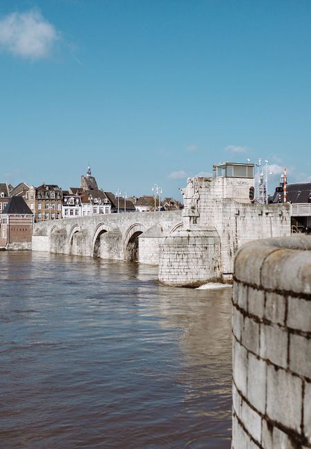 Sint Servaasbrug Maastricht vanaf zijkant corversplein