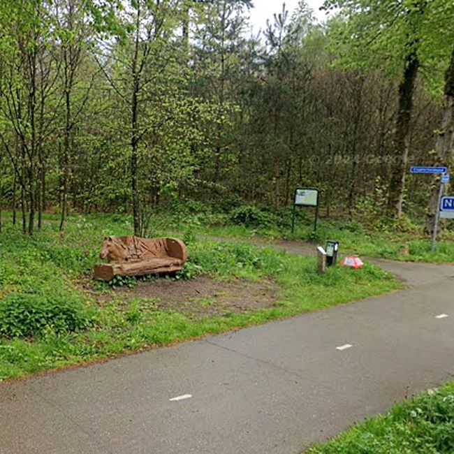 Houten bank met paard