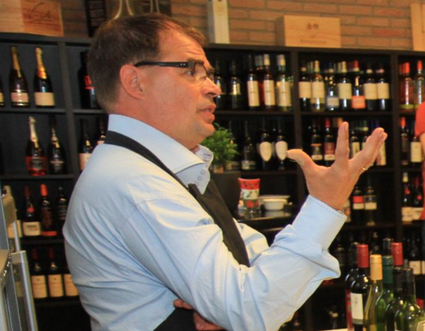 Dick is al meer dan 25 jaar Vinoloog + Gastronoom Sommelier