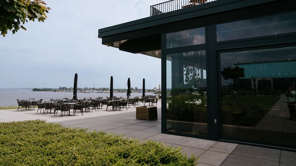 Terras aan het water bij Zoet of Zout