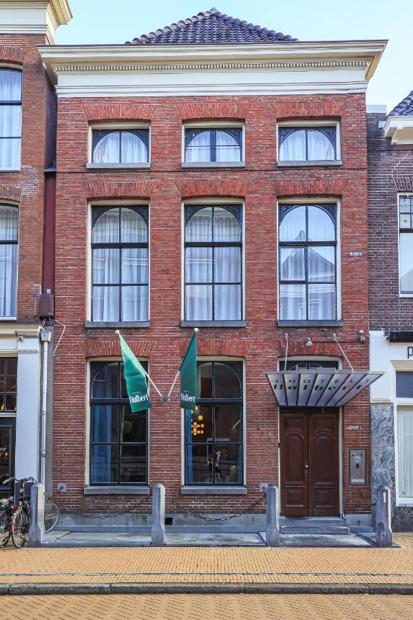 Voorkant hotel halbert