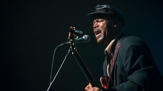 SaRon Crensaw & Band "Scheurende ragfijne bluesriffs van bescheiden genie"