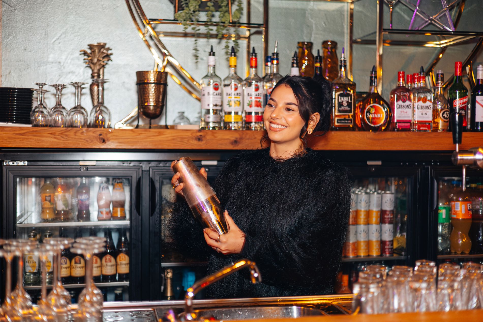 Cocktail shaken personeel scala
