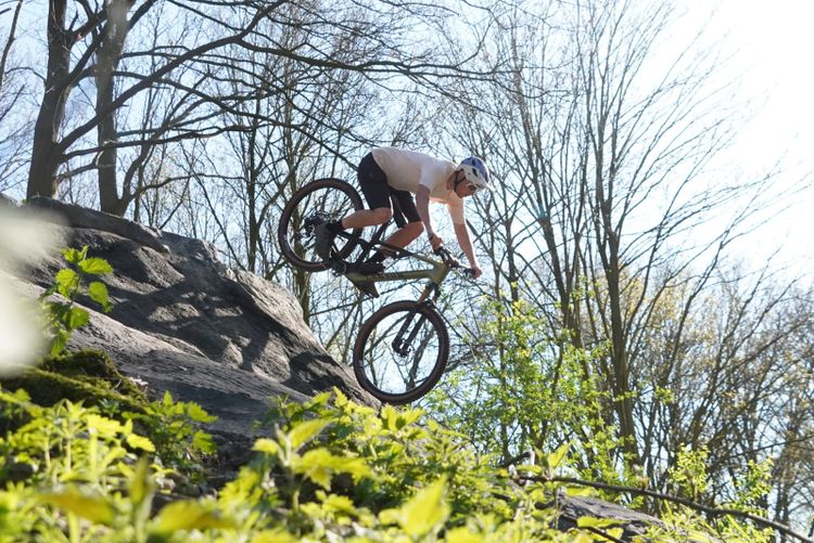 Mountainbiker op het parcours van Netersel