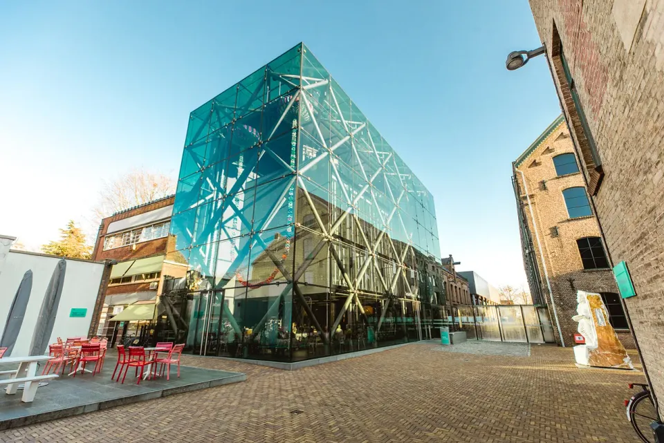 Textielmuseum Tilburg vanaf de buitenzijde.