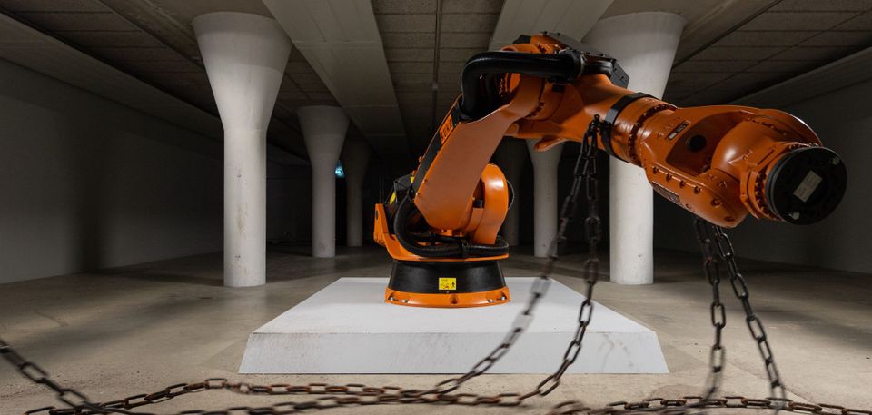 The Mad King een robotarm die tot leven komt