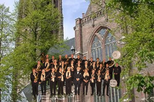 orkest c'est la vie met de sint-petrusbasiliek