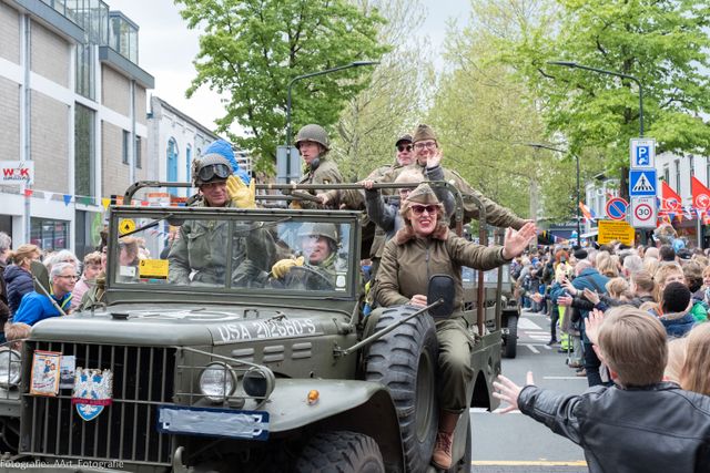 Bevrijdingsdag op de Gijsbrecht met het konvooi van Gooi Bevrijd