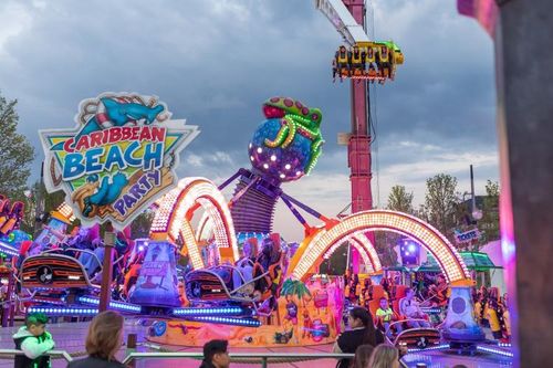 Kermisattracties op de Koemarkt in Purmerend