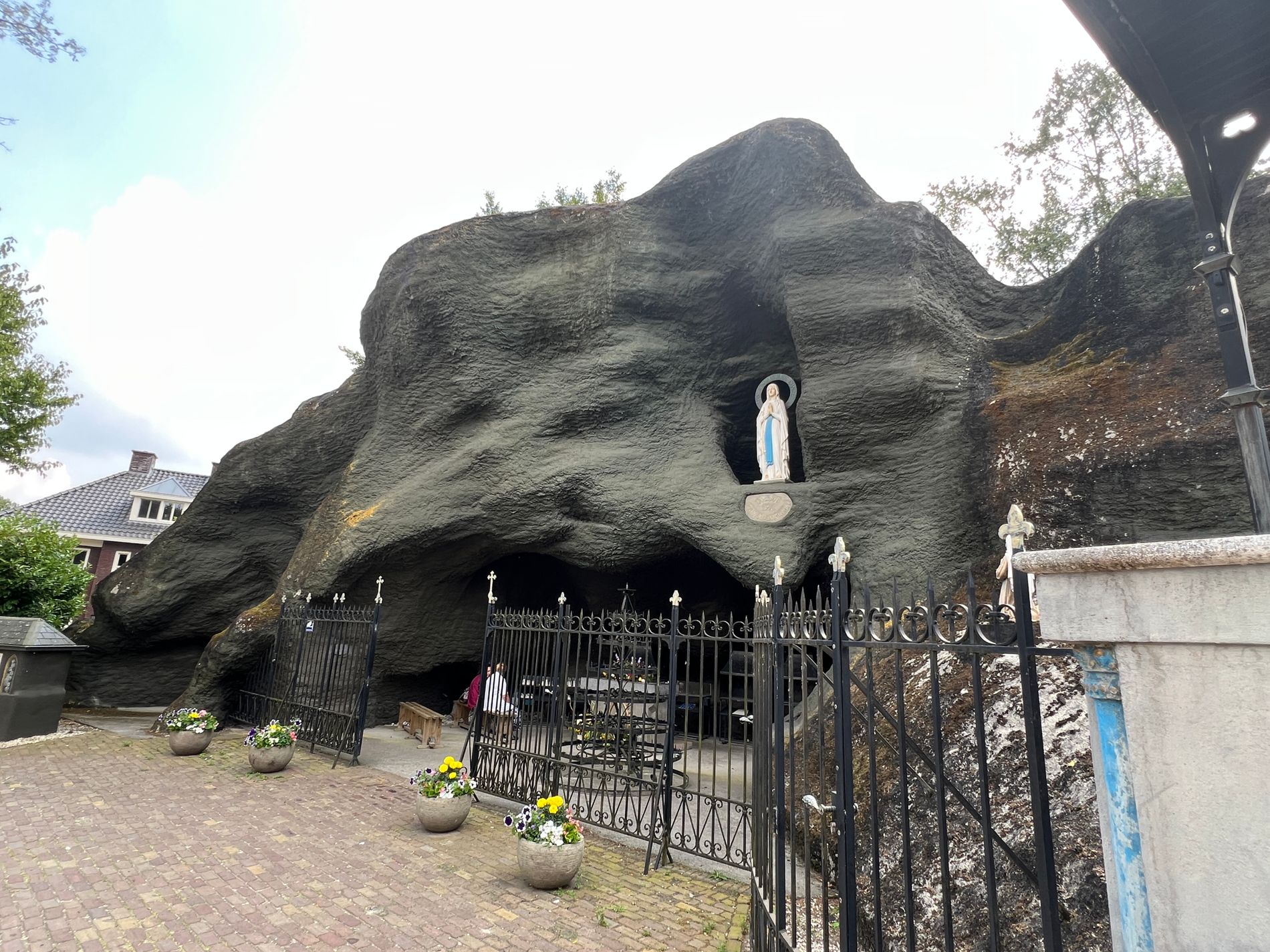 Light procession Lourdes grotto Mariahout