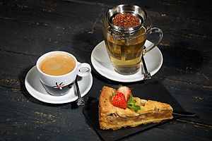 Koffie en thee met gebak.