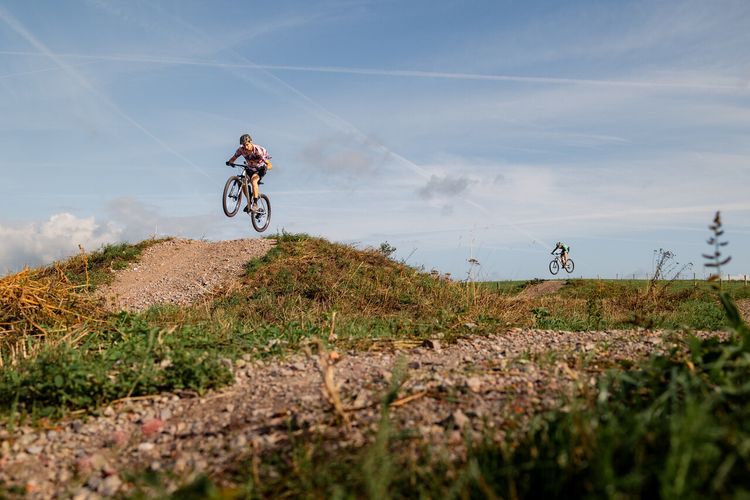 2 Mountainbikers op het parcours