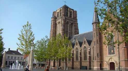 Markt met fontein en kerk