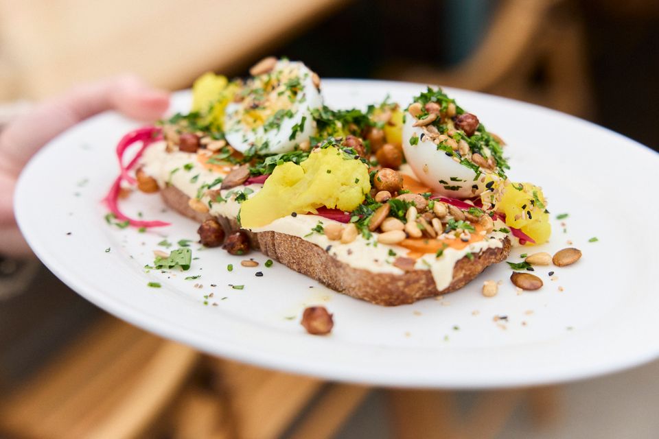 Hummus toast