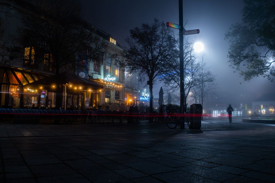 Loetje by Night