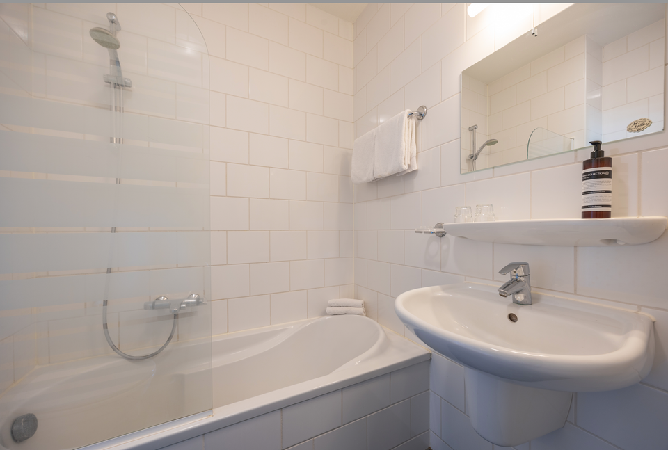 Badkamer in Amrâth Hotel Media Park Hilversum