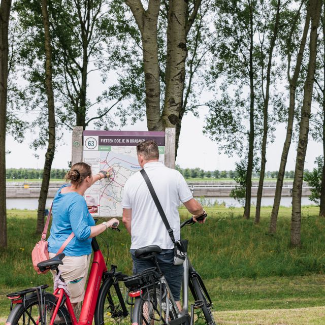 Fietsers nabij Willemstad