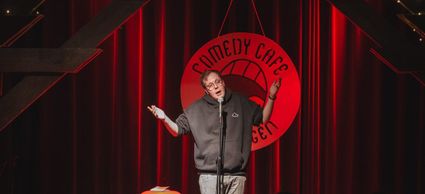 Stand-up act tijdens Comedy Corner