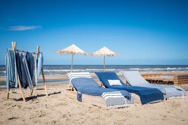 No more towel annoyances with the Loungie
