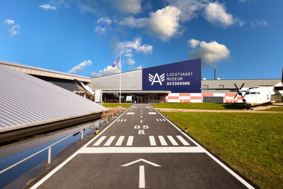 De entree van Luchtvaartmuseum Aviodrome