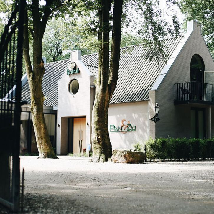 Parkeerplaats en pand Pan&Zo