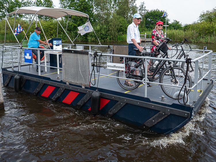 De veerpont steekt van wal