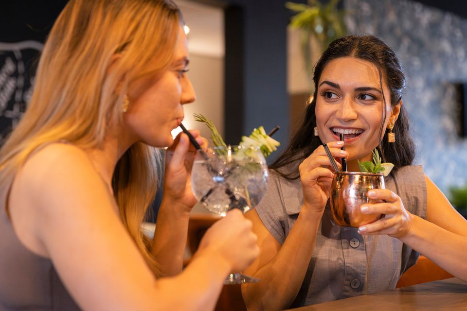 Cocktails aan de bar bij Restaurant BØFF