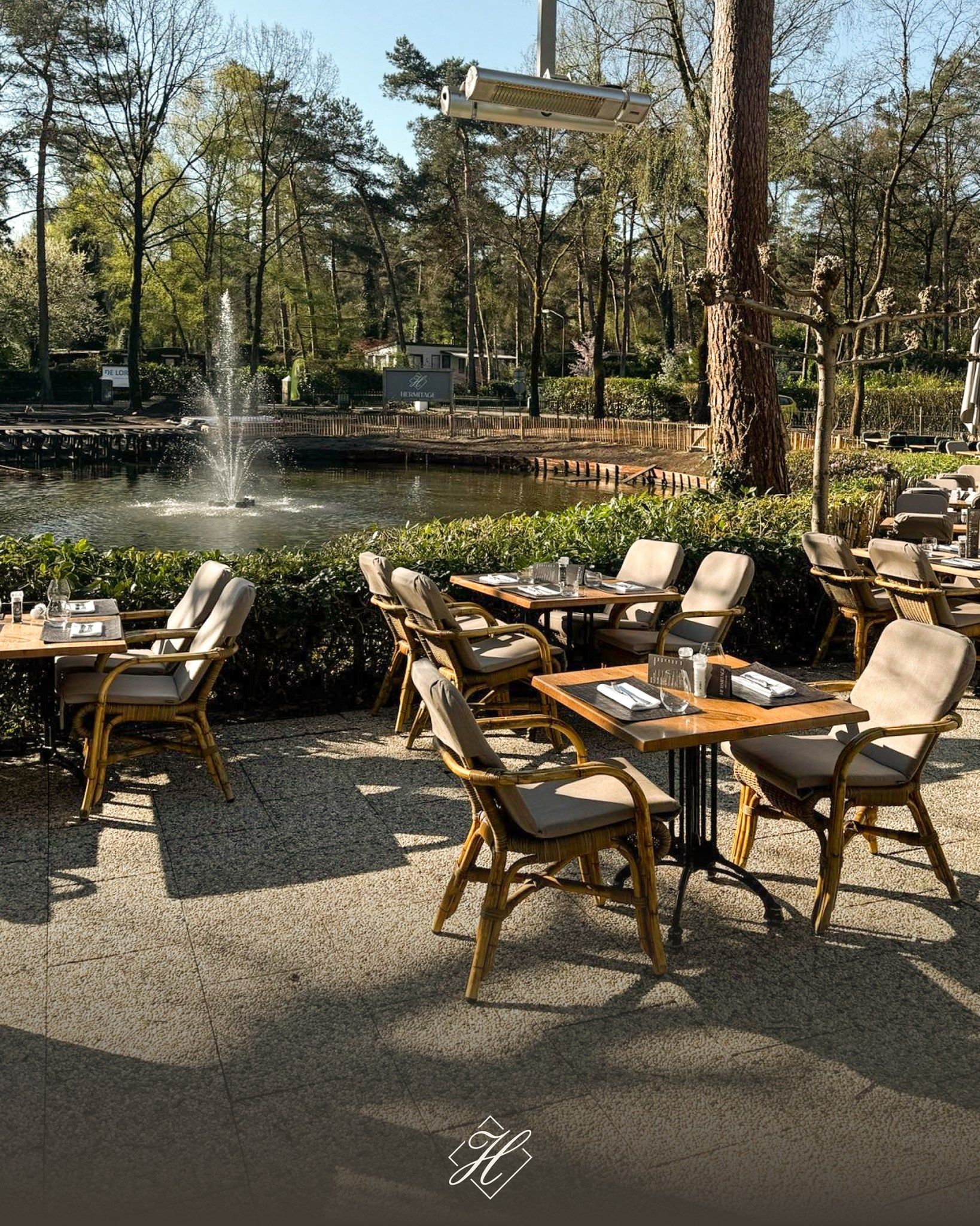 Sfeerbeeld van een deel van het terras van Hermitage Oisterwijk