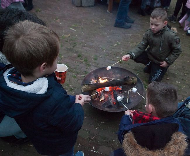 kindjes met marshmellows