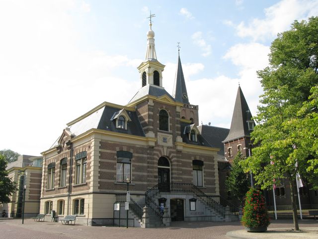 Museum Hilversum vanaf de Kerkbrink gezien