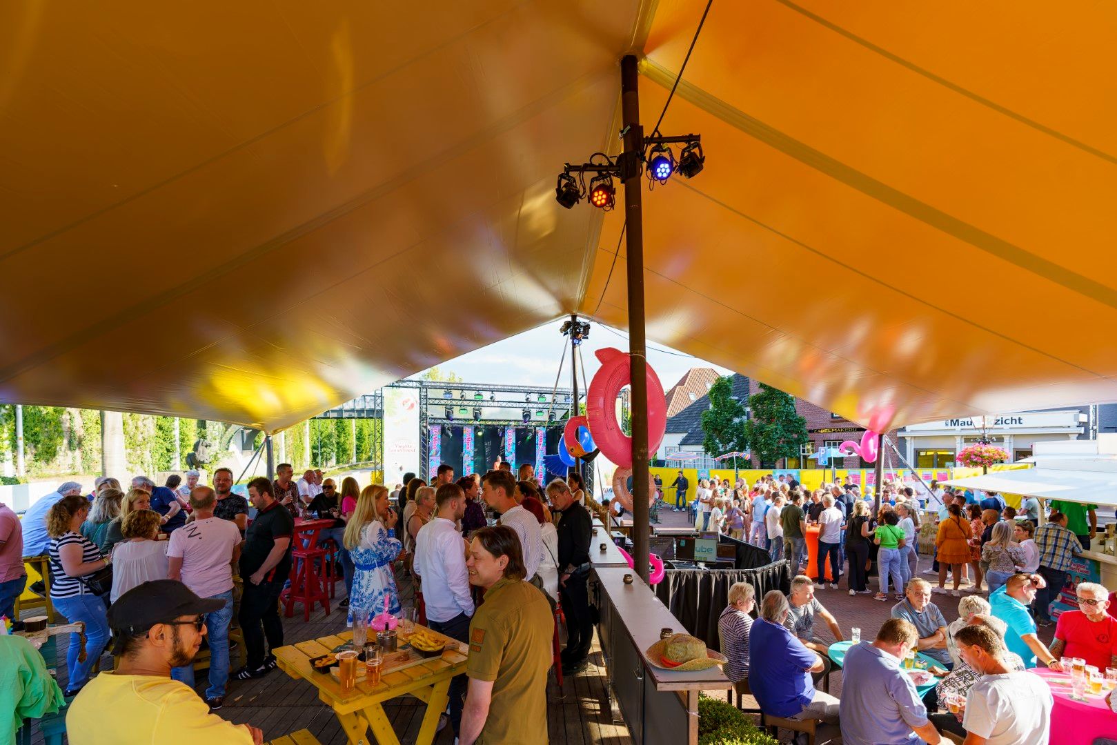 Vughts Zomerfeest op het Maurickplein in Vught