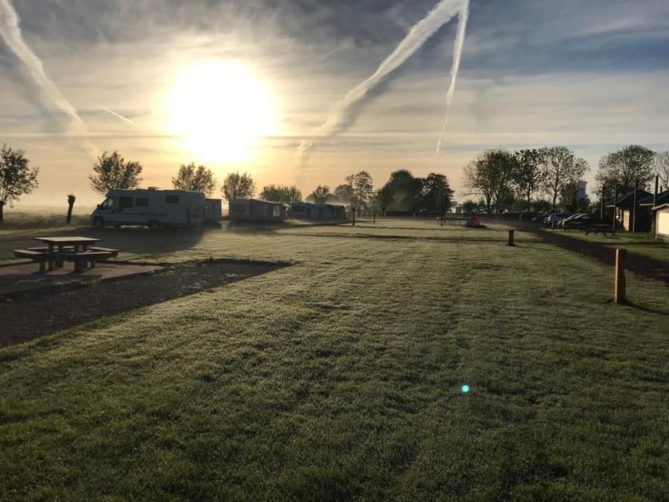 Zonsopkomst bij camping Demmerik in de Ronde Venen