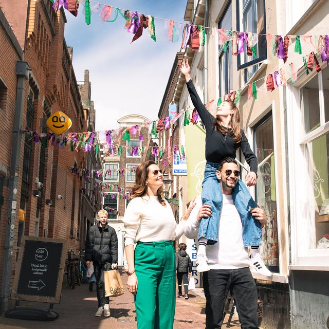 Gezin in de Leidse binnenstad