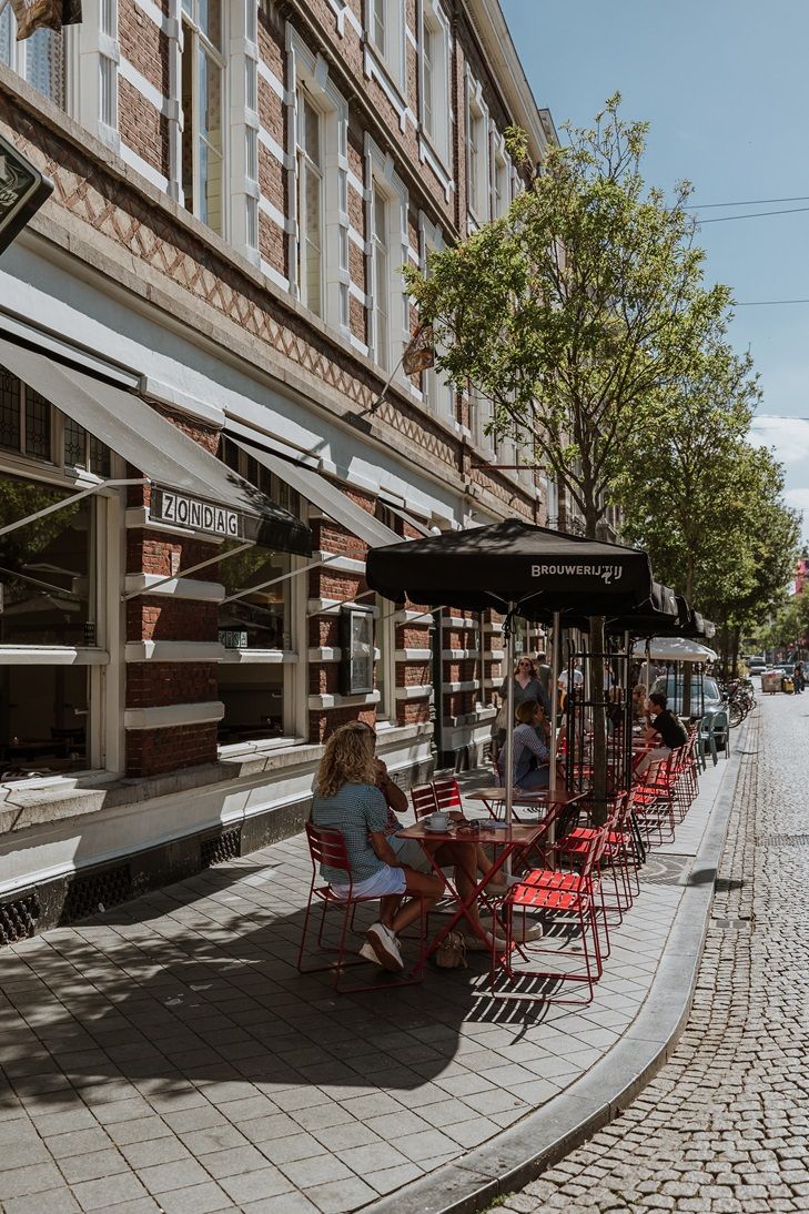 Cafe Zondag Maastricht Wyck terras personen zon