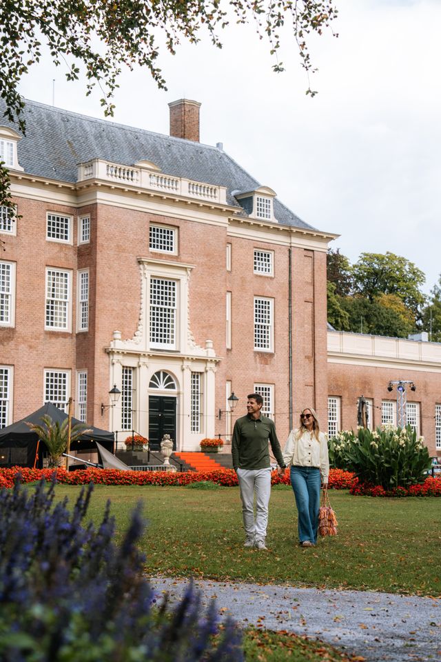 Stel staat voor Slot Zeist