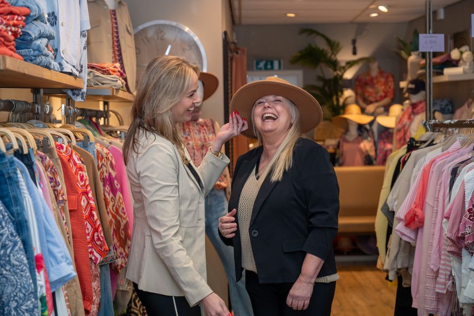 Pitti Donna assortiment eigenaren in winkel