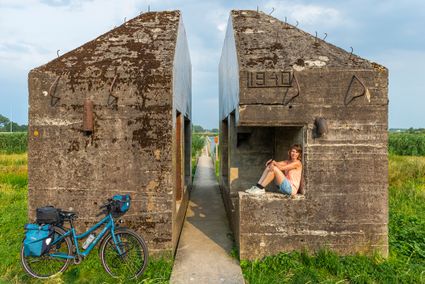Uitrusten in een doorgezaagde Waterliniebunker