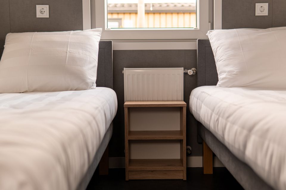 Schlafzimmer in einem 4-Personen-Chalet auf dem Camping De Wulp in Noordwijk