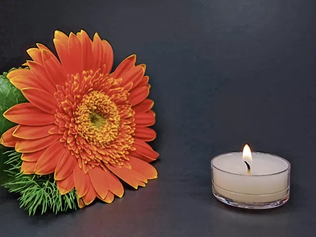 gerbera met brandend kaarsje