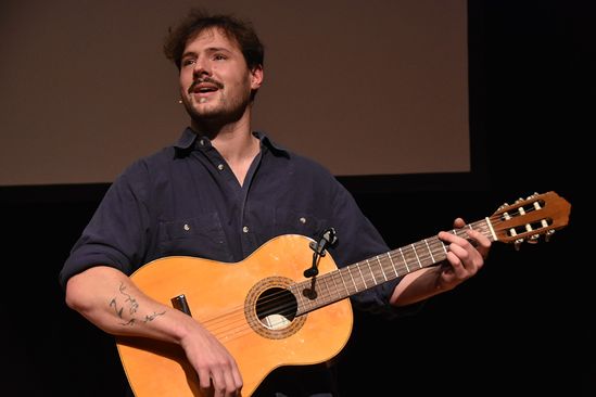 Storytelling Tuesday: Fer is on a deadline